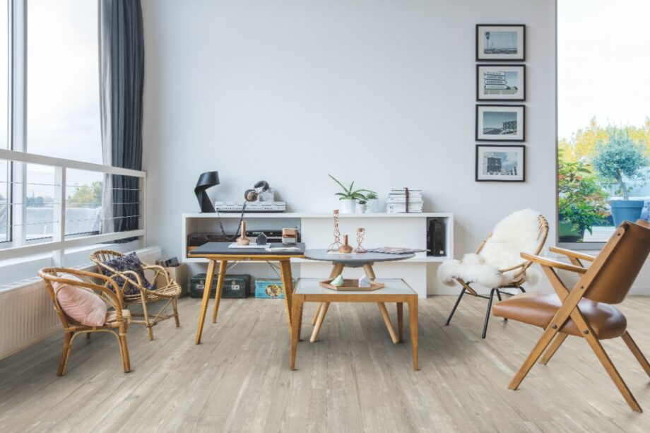 Vinyylilattia LVT QUICK STEP, Pulse Click, Morning mist pine, mänty, viistetty