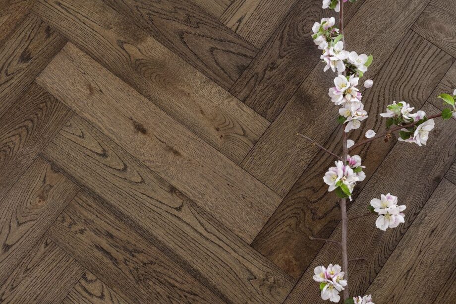 Kalanruotoparketti tammi, Tarkett, Segno Oak Old Brown, harjattu, viistetty, öljyvahattu, vasen – 4