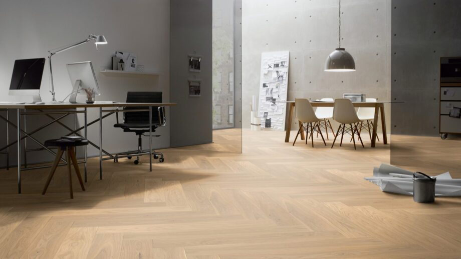 Parketti Tammi, ter Hürne, kalanruoto, raw oak herringbone, harjattu, viistetty, erityisesti matta lakka – 3