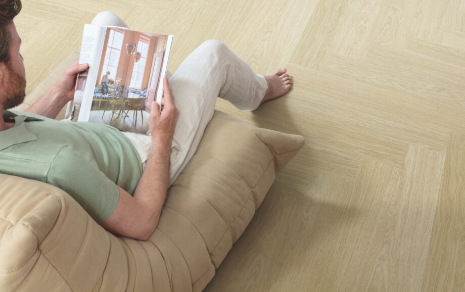 Herringbone vinyl flooring LVT Quick-Step Pristine Serene Oak Light Natural installed on the living room floor.