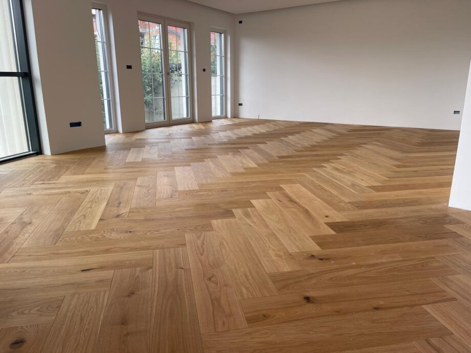 Herringbone flooring Oak Mix beveled, brushed and oil waxed installed