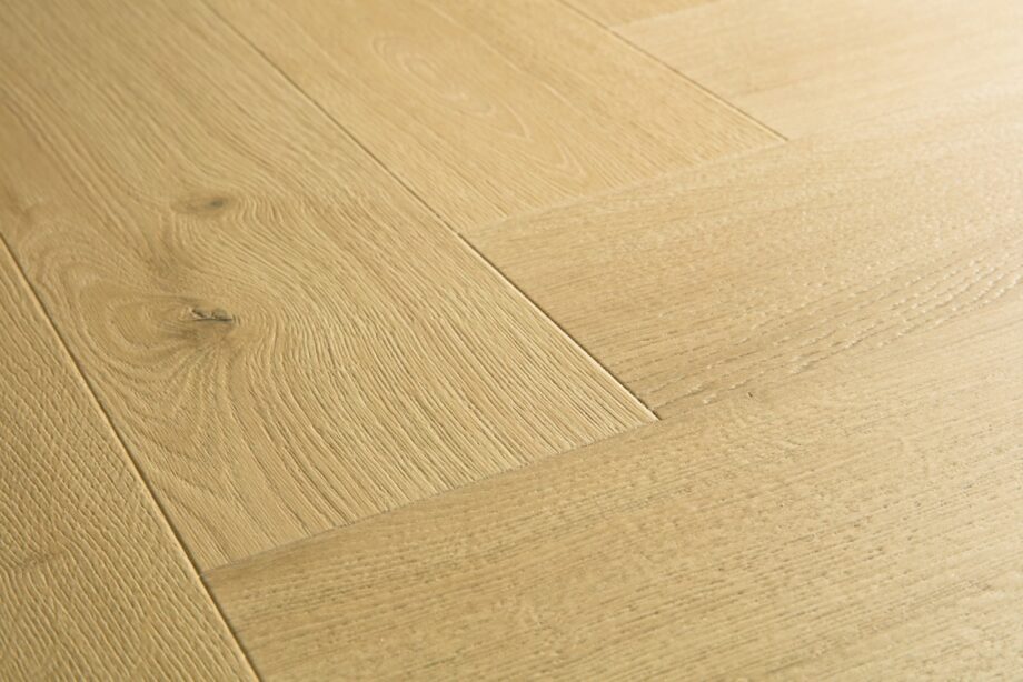 kalanruoto-laminaatti-quick-step-pergo-impressive-design-nutmeg-oak Kalanruoto laminaatti Quick Step Pergo Impressive Suunnittelu Ginger Oak, lämmin keskiruskea tammen sävy ja tasainen lajitelma, vesilätäkkö osoittamassa vedenkestävyyttä