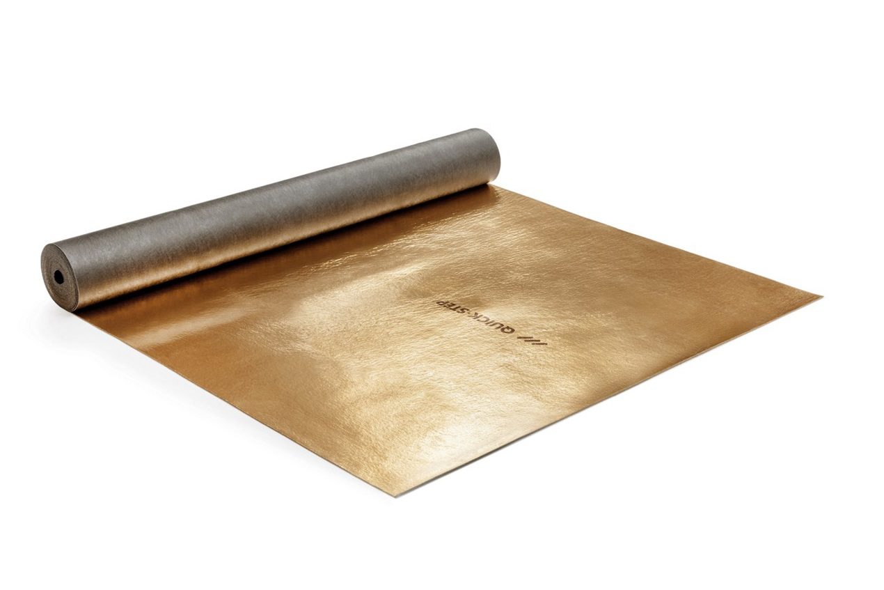 Parketi alusvaip Quick-Step SilentWalk pooleldi lahti rullitud