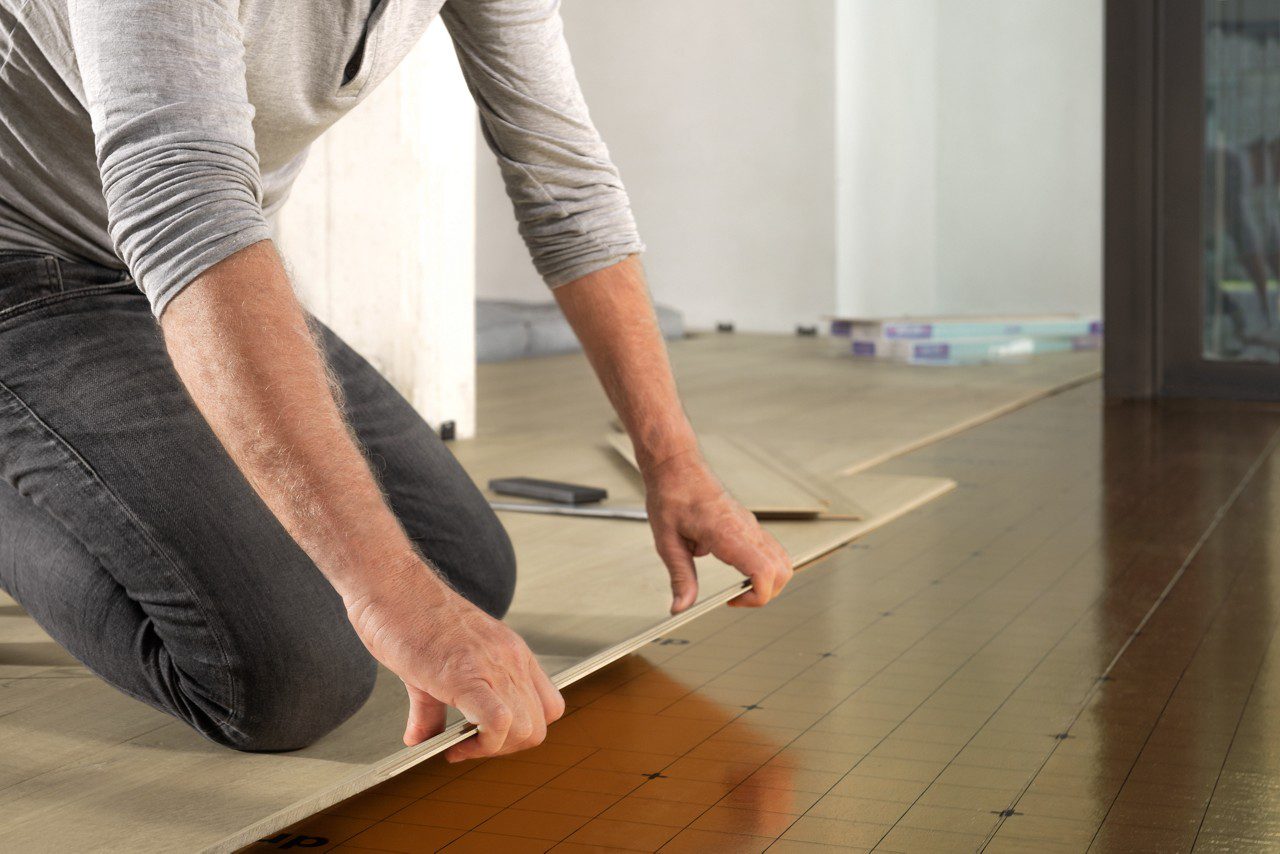 Laminaatparketi paigaldus Quick-Step SilentWalk parketi aluskattele