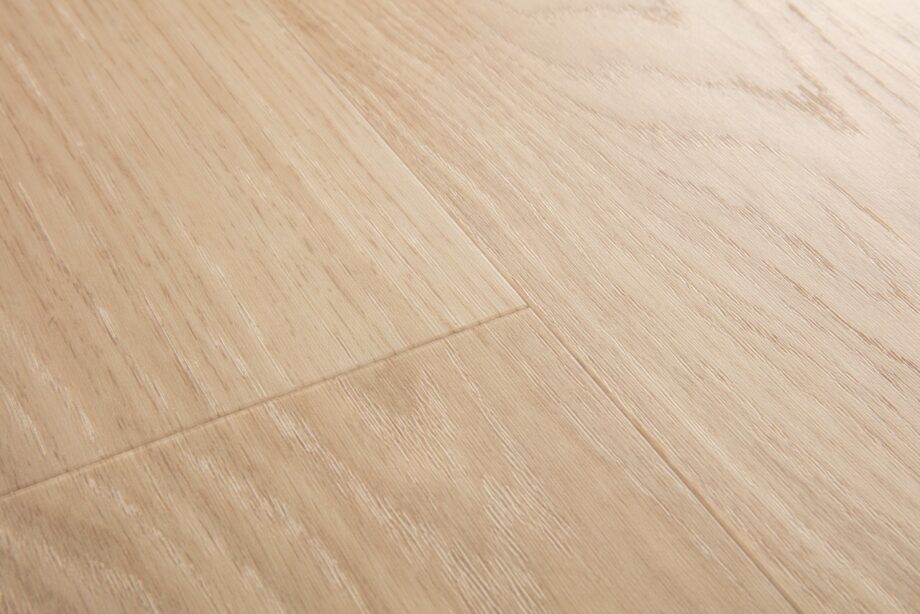 lvt-parkett-quick-step-bloom-pure-oak-blush LVT parkett Quick-Step Bloom Pure Oak Blush heleda tooni ja kergelt harjatud pinnaga oksavaba tamm.