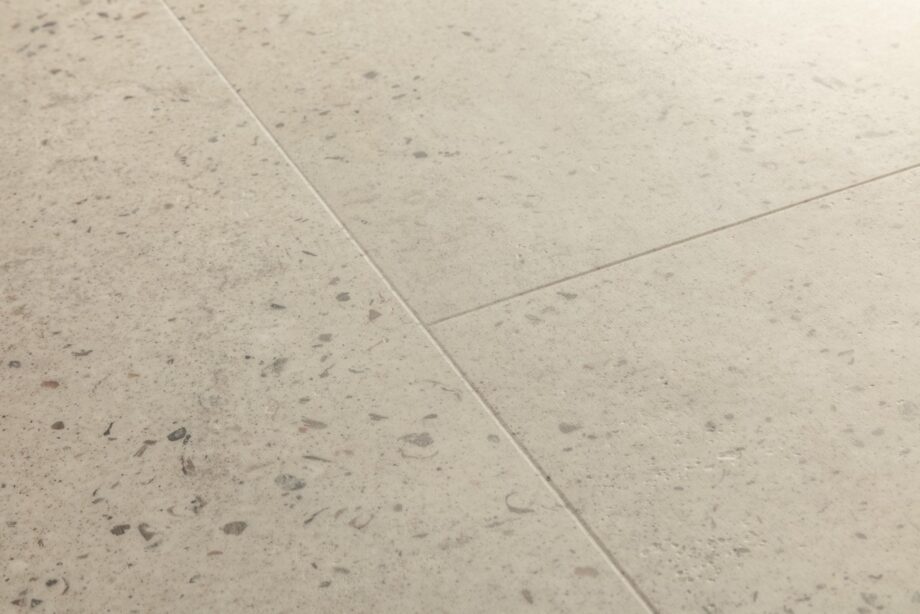 lvt-porandakate-quick-step-illume-oyster-concrete LVT põrandakate Quick-Step Illume Oyster concrete helehalli tooni ja säbrulise betooni disainiga