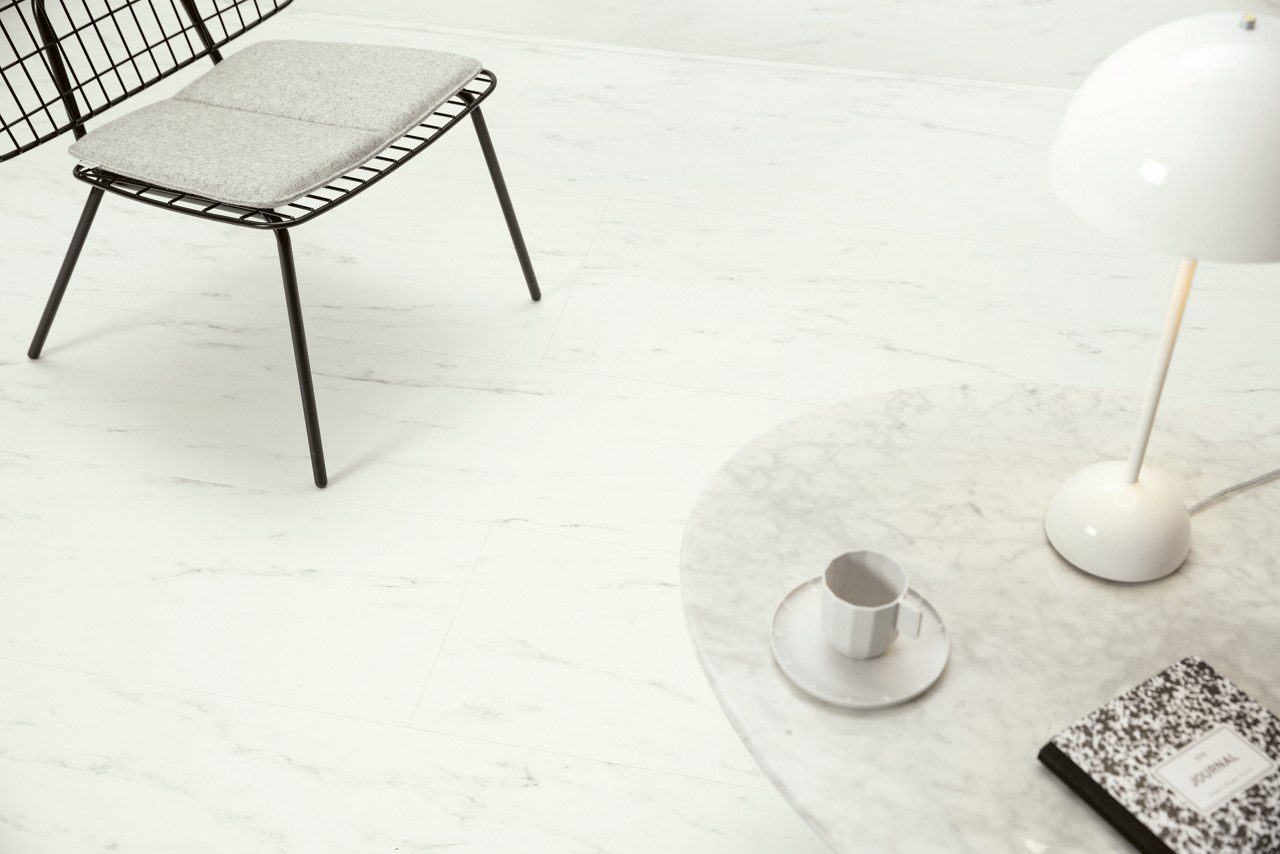 Vinyylilaatta Quick-Step Oro valkoinen Marble Carrara white