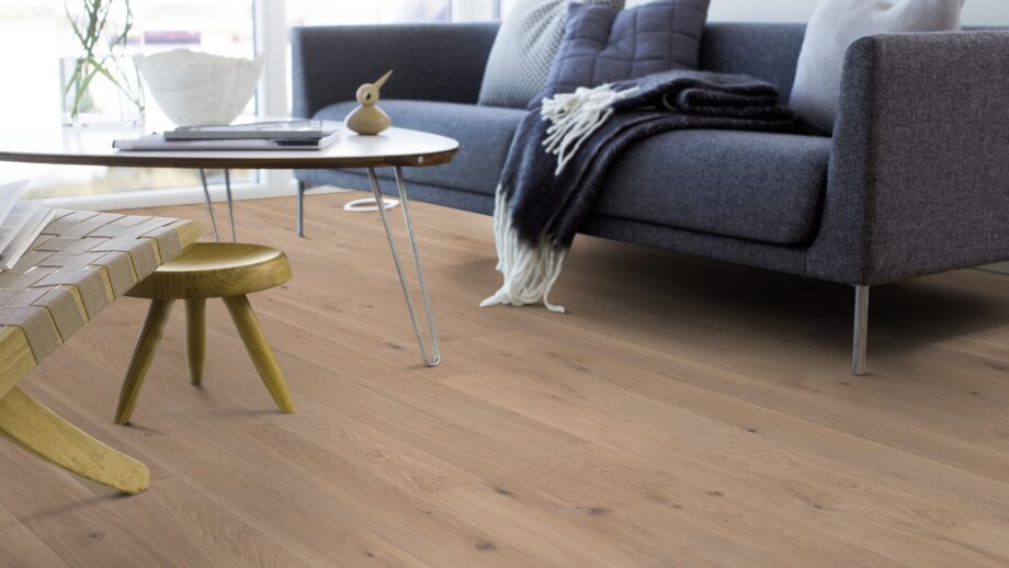 Parkett tamm Bauwerk Casapark 35 Crema harjatud heleda B-Protect lakiga viimistletud paigaldatud 