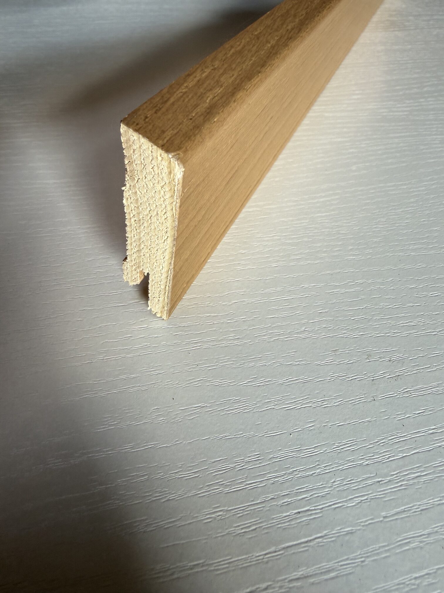 Põrandaliist spoon tamm cappuccino lakitud sirge profiiliga 15x60mm