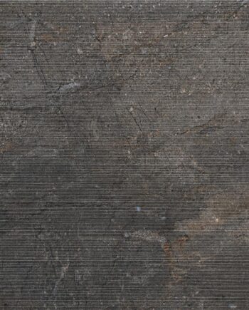 Reljeefne kiviefektiga keraamiline seinaplaat Tau Mainstone Carve Graphite, 75x150 cm, 10,5 mm, grafiithall, R10, rektifitseeritud