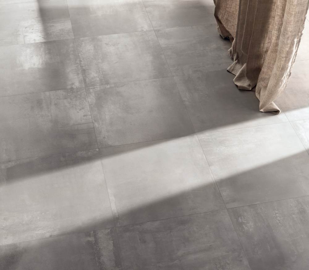 Metallikuvioinen lattialaatta ABK Interno 9 Wide Silver, 120x120 cm, 8,5 mm, matta, liukuesto R10