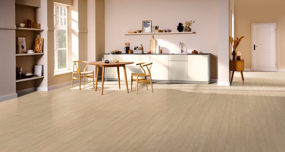 Laminaatti Egger vaalea luonnollinen Casella-tammi, Aqua+, leveä lauta 8 mm – 2