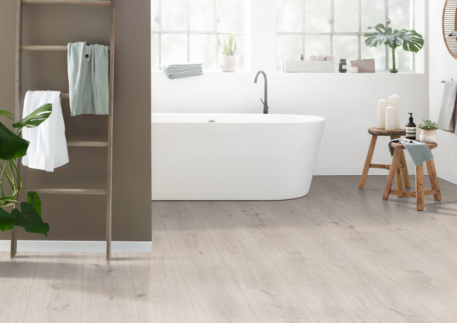 Laminaatti Egger vaaleanharmaa Seefeld-tammi, Aqua, pitkä lauta 10 mm – 2