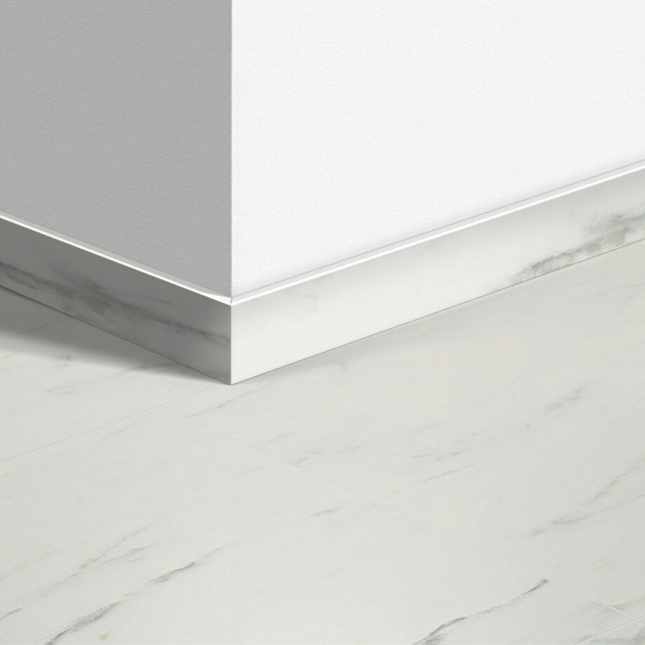 Jalkalista Quick-Step Marble Carrara White LVT-vinyylilattialle, vedenkestävä, 12x58x2400 mm
