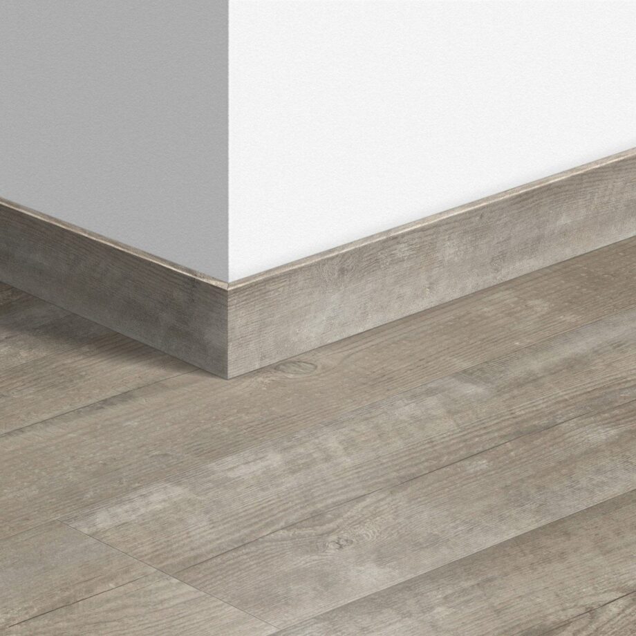 Jalkalista Quick-Step Morning Mist Pine LVT-vinyylilattialle, vedenkestävä, 12x58x2400 mm