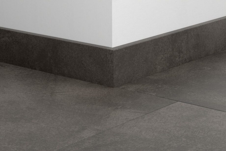 Jalkalista Quick-Step Soft Graphite LVT-vinyylilattialle, vedenkestävä, 12x58x2400 mm