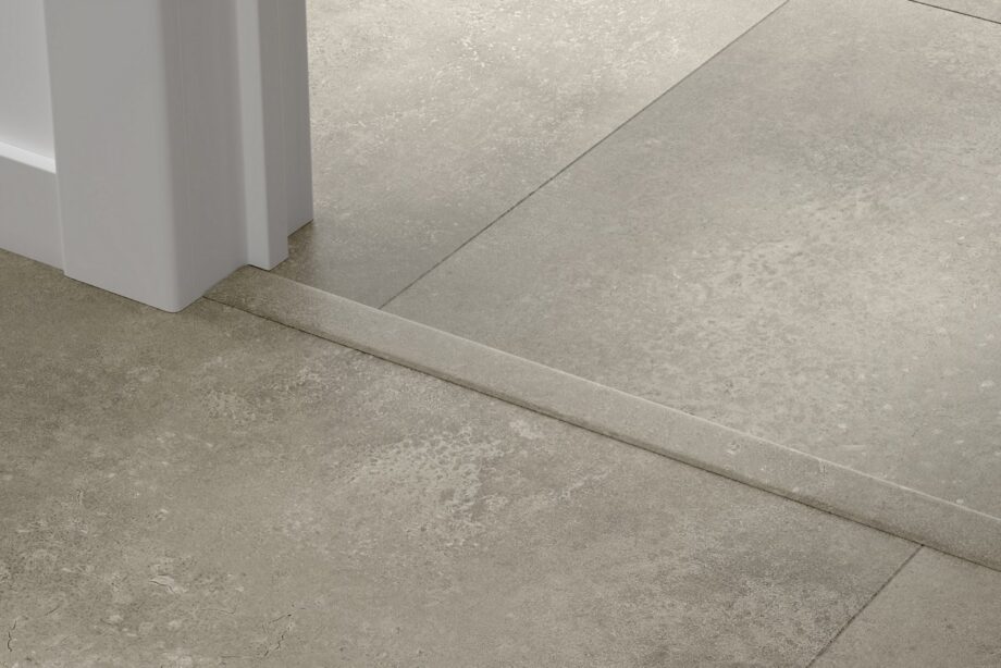 Incizo 5in1 -siirtymälista Quick-Step Cloudy Concrete LVT-vinyylilattialle (Alpha), 8x45x2000 mm