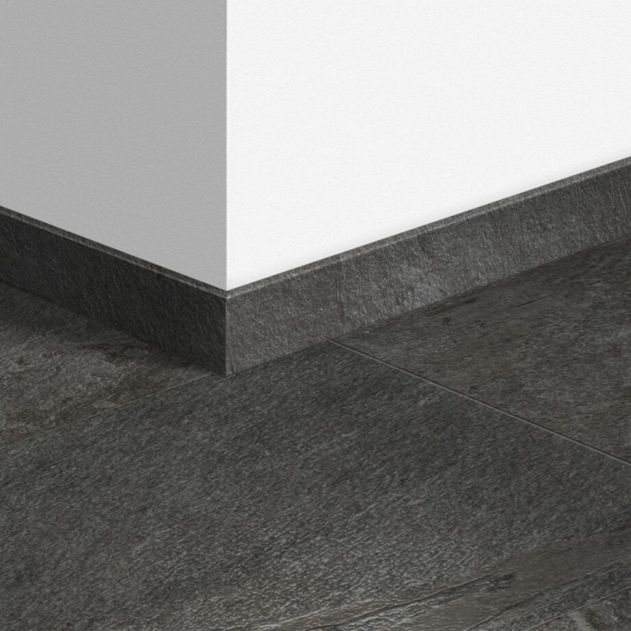 qsvsk40035-1 Jalkalista Quick-Step Black Slate LVT-vinyylilattialle, vedenkestävä, 12x58x2400 mm