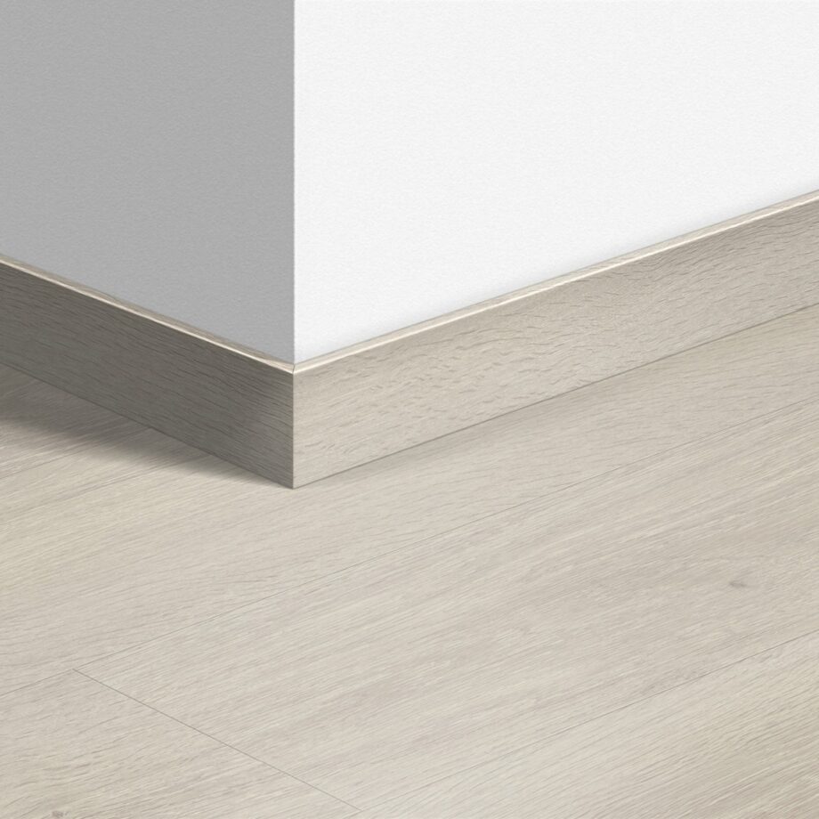 Jalkalista Quick-Step Sea Breeze Oak Light LVT-vinyylilattialle, vedenkestävä, 12x58x2400 mm