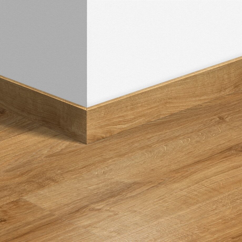 qsvsk40088-1 Jalkalista Quick-Step Autumn Oak Honey LVT-vinyylilattialle, vedenkestävä, 12x58x2400 mm