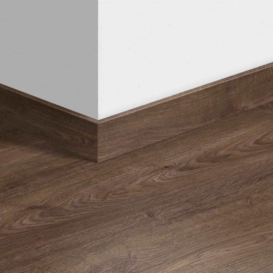 qsvsk40199-1 Jalkalista Quick-Step Autumn Oak Chocolate LVT-vinyylilattialle, vedenkestävä, 12x58x2400 mm