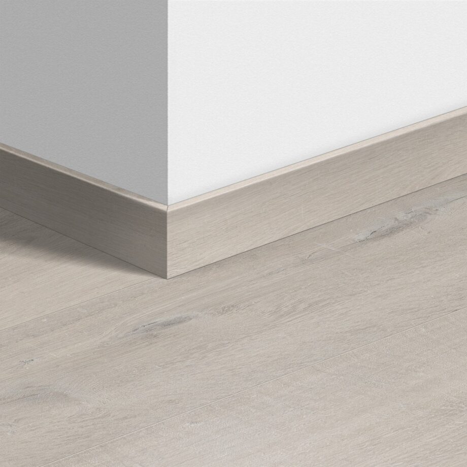 Jalkalista Quick-Step Cotton Oak White Blush LVT-vinyylilattialle, vedenkestävä, 12x58x2400 mm