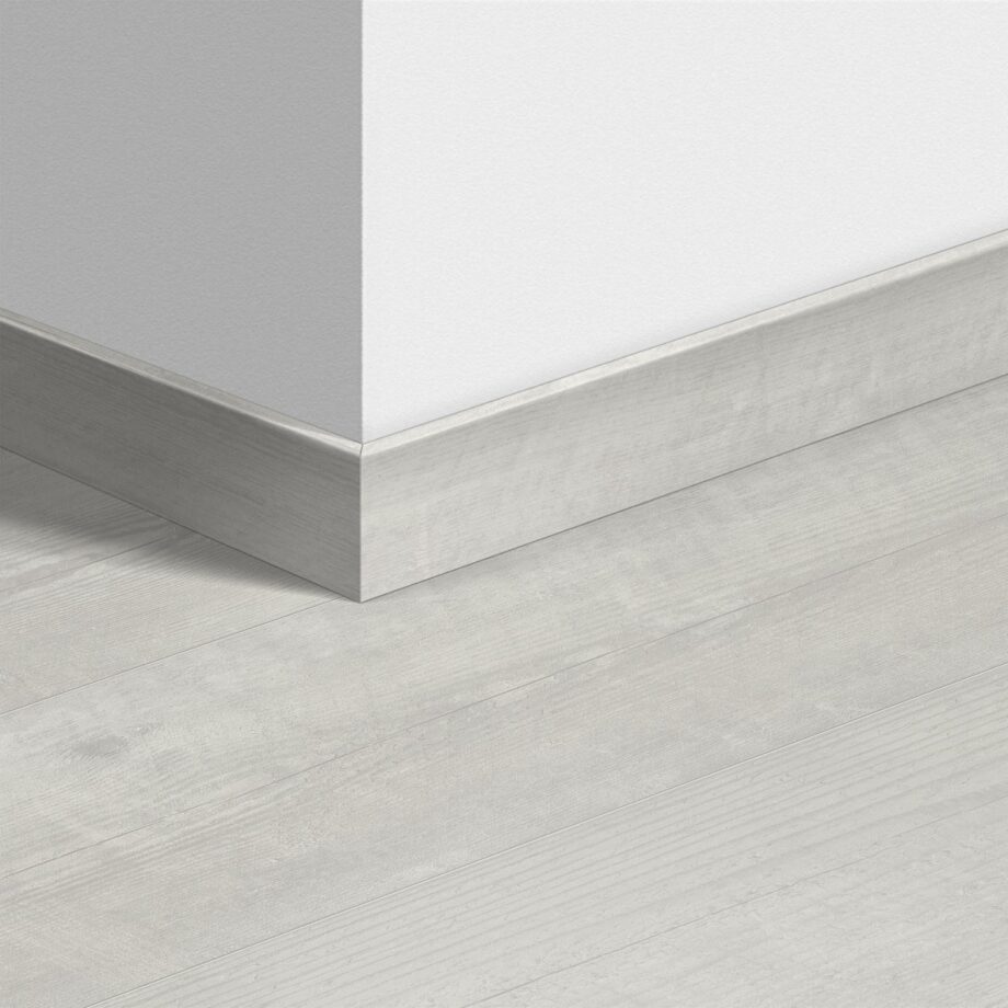 qsvsk40204-1 Jalkalista Quick-Step Snow Pine LVT-vinyylilattialle, vedenkestävä, 12x58x2400 mm