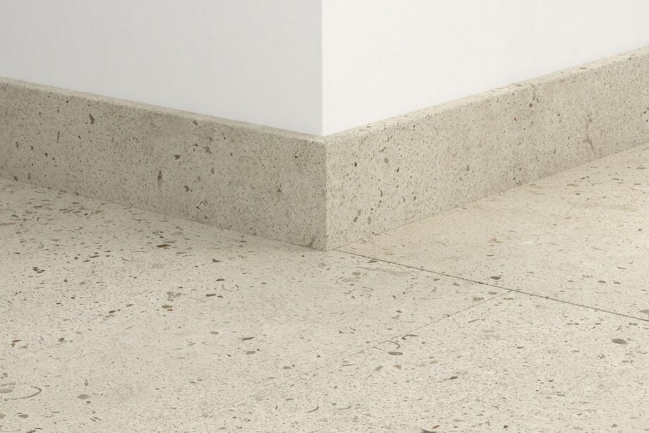 qsvsk40275-1 Jalkalista Quick-Step Oyster Concrete LVT-vinyylilattialle, vedenkestävä, 12x58x2400 mm
