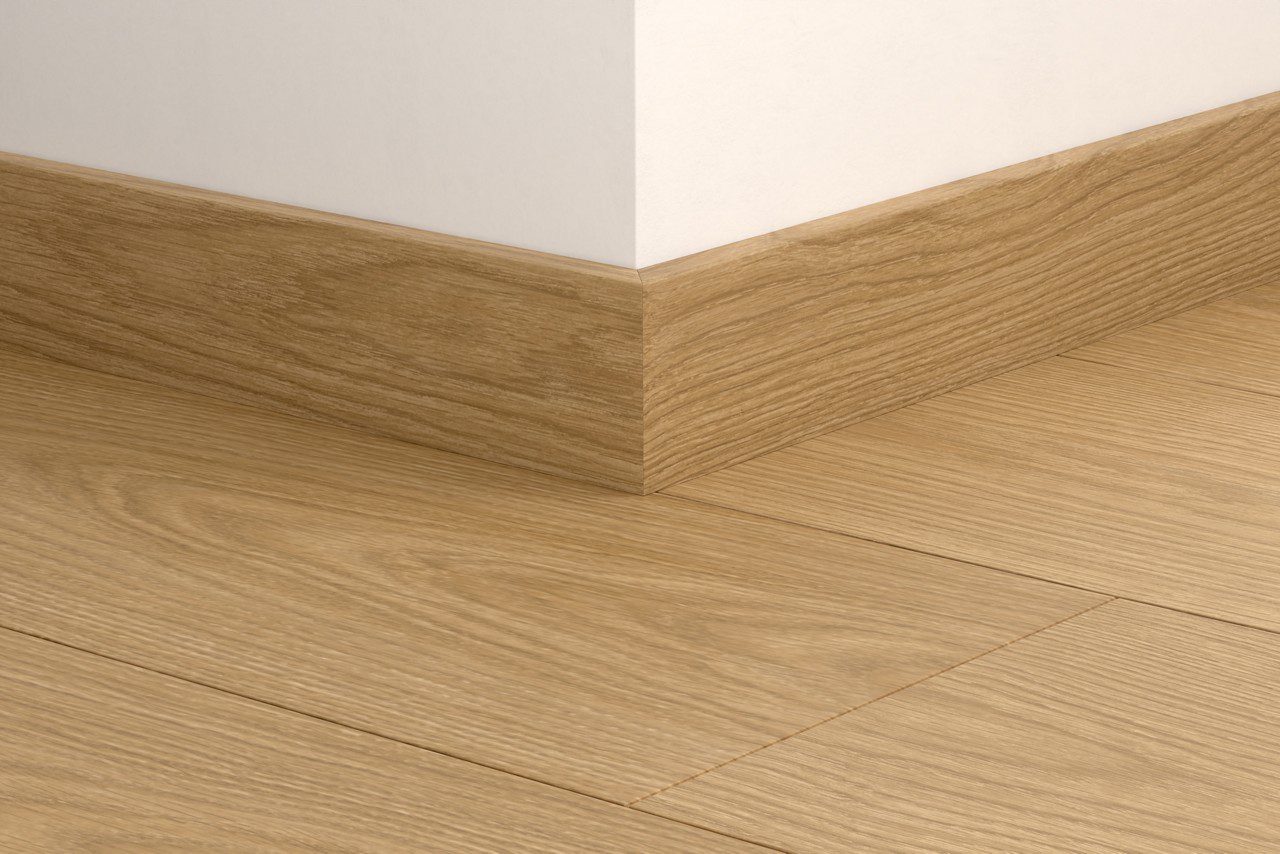 Jalkalista Quick-Step Gingerbread Oak LVT-vinyylilattialle, vedenkestävä, 12x58x2400 mm