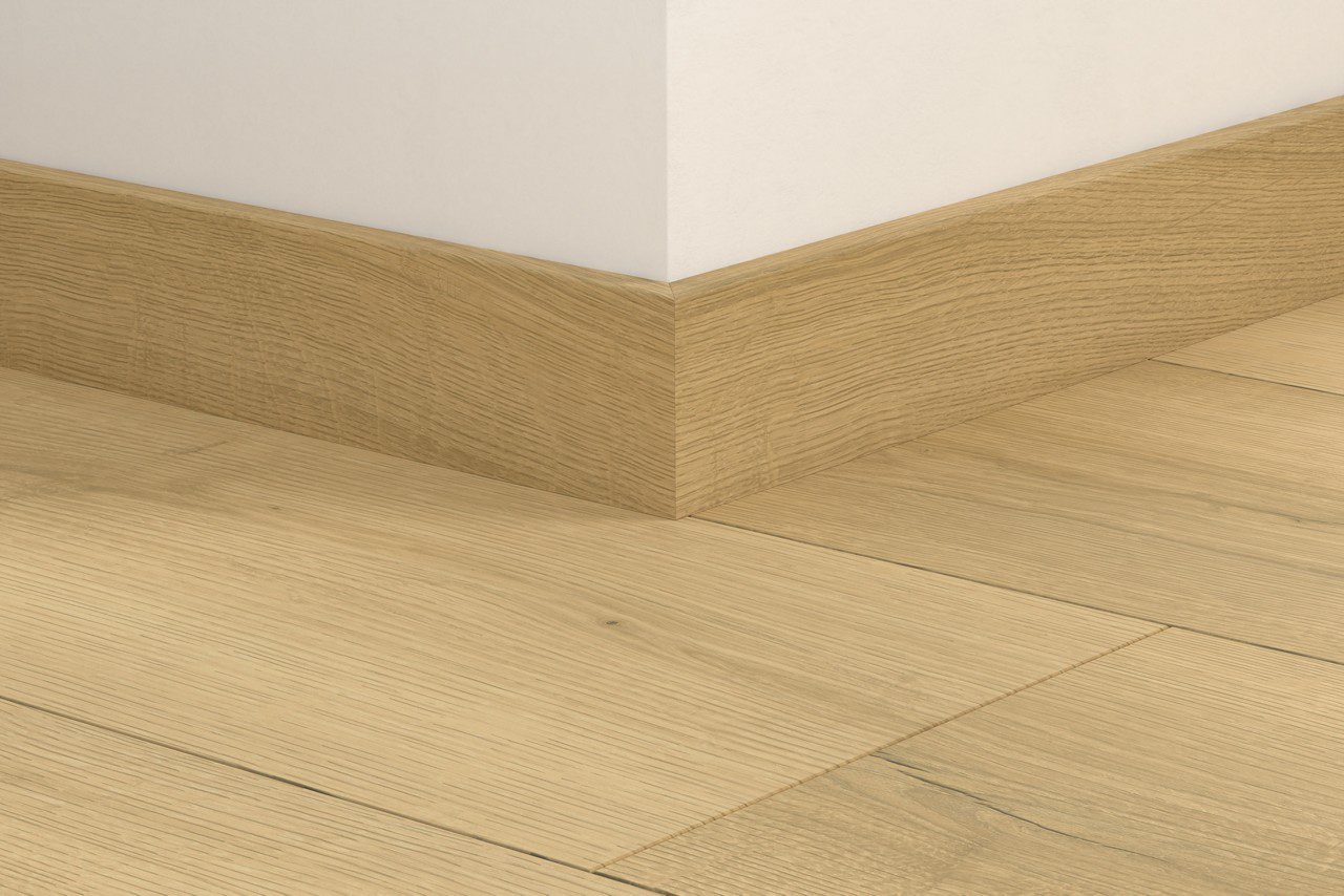Jalkalista Quick-Step Brushed Oak Beige LVT-vinyylilattialle, vedenkestävä, 12x58x2400 mm