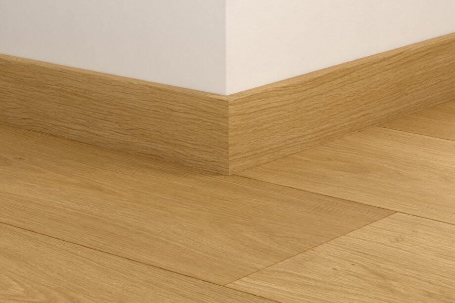 Jalkalista Quick-Step Coast Oak Honey LVT-vinyylilattialle, vedenkestävä, 12x58x2400 mm
