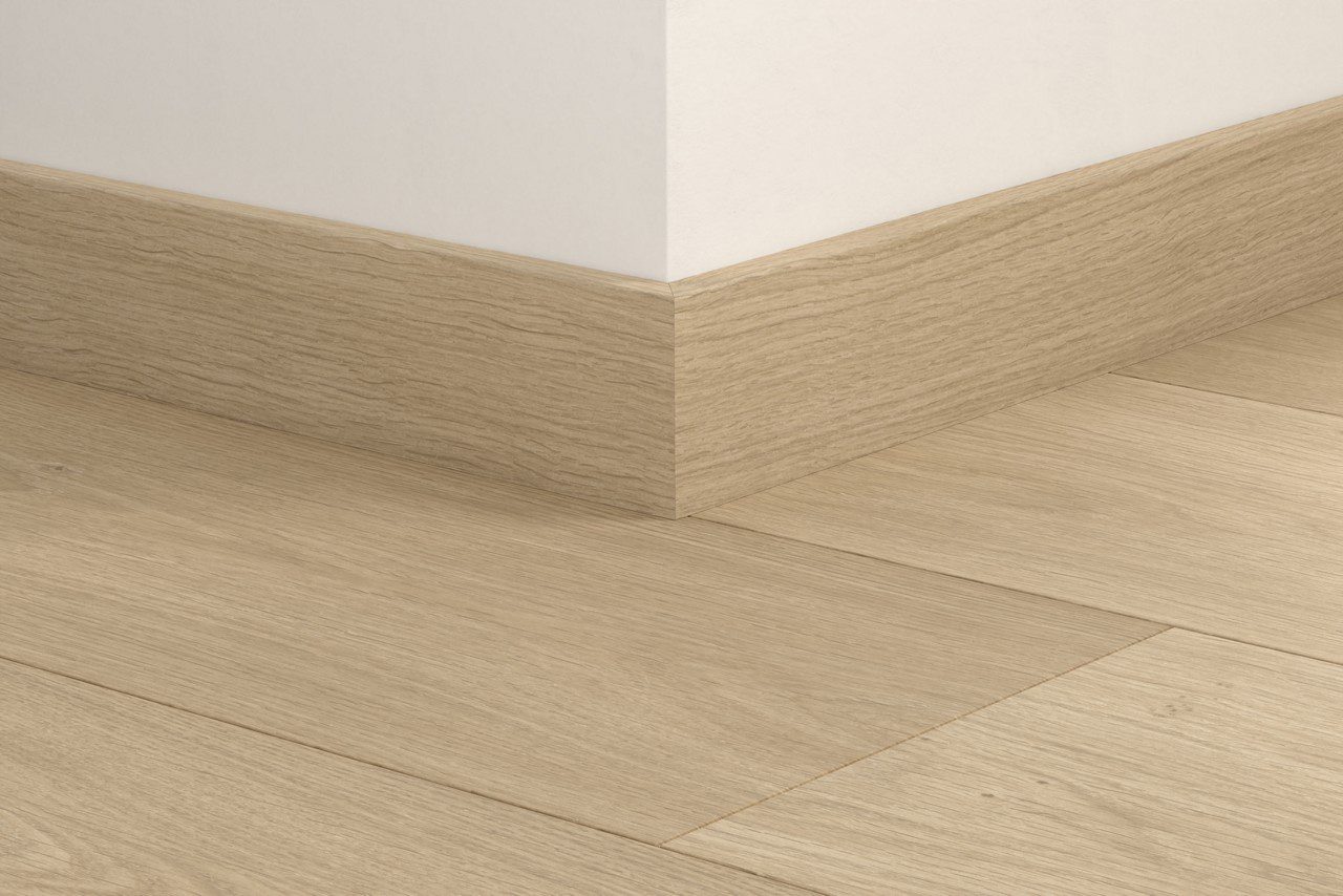 Jalkalista Quick-Step Coast Oak Sand LVT-vinyylilattialle, vedenkestävä, 12x58x2400 mm