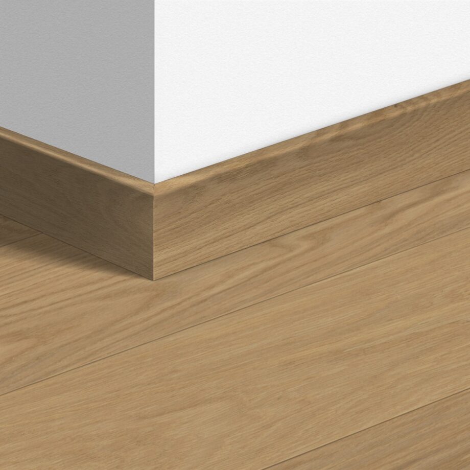 Puujalkalista Quick-Step Desert Oak Extra Matt parketille, vedenkestävä, viilutettu, 16x80x2400 mm