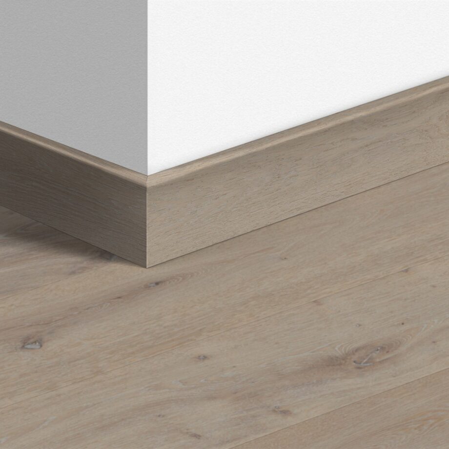 qswppskr03563-1 Puujalkalista Quick-Step Winter Storm Oak Extra Matt Oiled parketille, viilutettu, 16x80x2400 mm