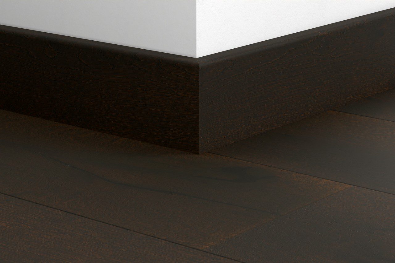 Puujalkalista Quick-Step Tobacco Oak Extra Matt parketille, vedenkestävä, viilutettu, 16x80x2400 mm