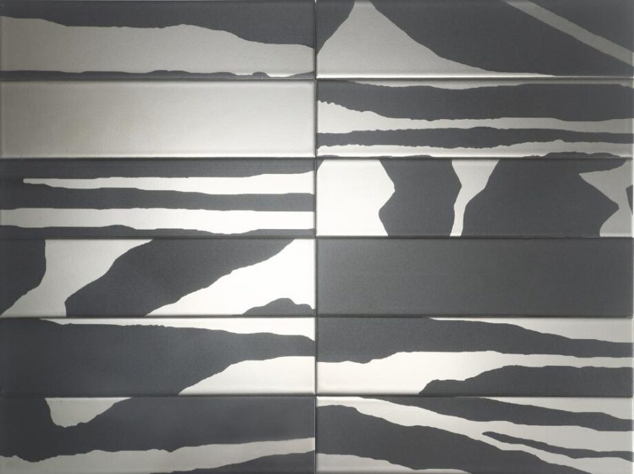 PVD-metallmustriga keraamiline seinaplaat Dune Flat Savannah Black & Silver, 7,5x30 cm, 8 mm, must-hõbedane
