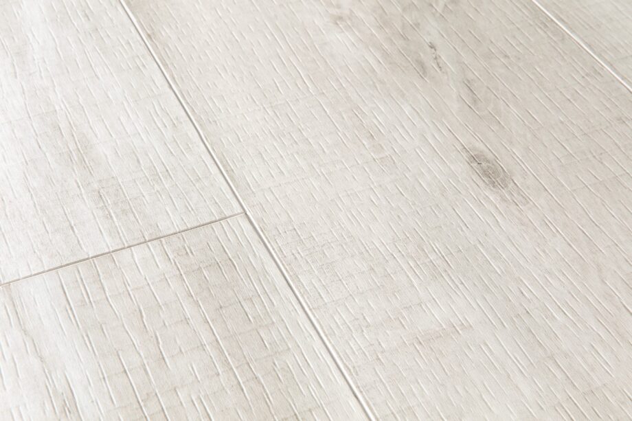 4426_8811_Vinyylilattia-LVT-QUICK-STEP-tammi-vaalea-sahattu-BACL40128-1-plus