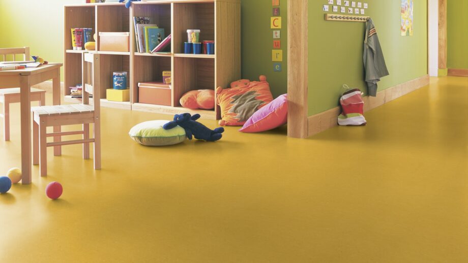 1550_11199_-gerflor-colorette-0001-banana-yellow