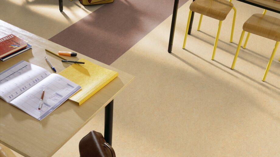 1688_11130_linoleumilattiat-gerflor-marmorette-0040-light-sahara