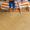 виниловый-ламинат-елка-quick-step-ciro-pure-oak-honey Виниловый ламинат ёлочкой Quick-Step Ciro