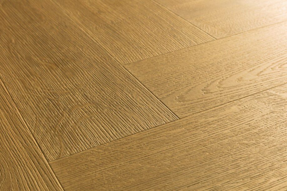 Laminaatparkett kalasaba Quick-Step Impressive Suunnittelu veekindel Cinnamon Oak – vaade 3 Kalanruoto laminaatti Quick Step Impressive Suunnittelu Cinnamon Oak – 3