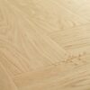 vinüülparkett-kalasaba-quick-step-ciro-pure-oak-blush Vinüülparkett kalasaba Quick-Step Ciro Pure Oak Blush tooni ja disaini kirjeldus veepiiskadega põrandal viitamaks veekindlusele
