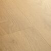 Vinüülparkett Quick-Step Bloom Elegant Oak Natural. Naturaalne tamme toon ja disainilt rustikaalne tamme põrandalaud.