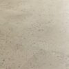 vinuulparkett-quick-step-illume-oyster-concrete Vinüülparkett Quick-Step Illume Oyster concrete helehalli tooni ja betooni disainiga.