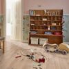 Parkett Bauwerk Casapark tamm 45 Crema harjatud Bprotect ultra matt lakk paigaldatud lastetoa põrandale. 