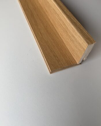 Jalkalista viilutettu tammi mattalakka profiili 15x60mm