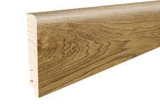 Viilutettu jalkalista tammi lakattu P61, 90x16x2200 mm
