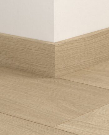 Jalkalista Quick-Step Coast Oak Sand LVT-vinyylilattialle, vedenkestävä, 12x58x2400 mm