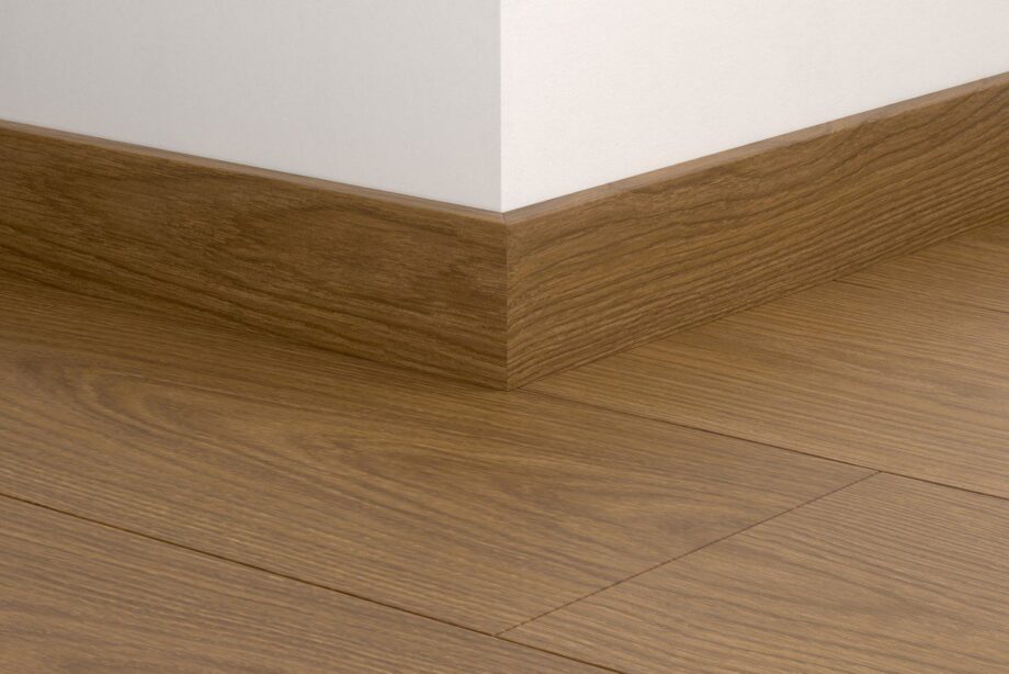 Jalkalista Quick-Step Cocoa Oak LVT-vinyylilattialle, vedenkestävä, 12x58x2400 mm