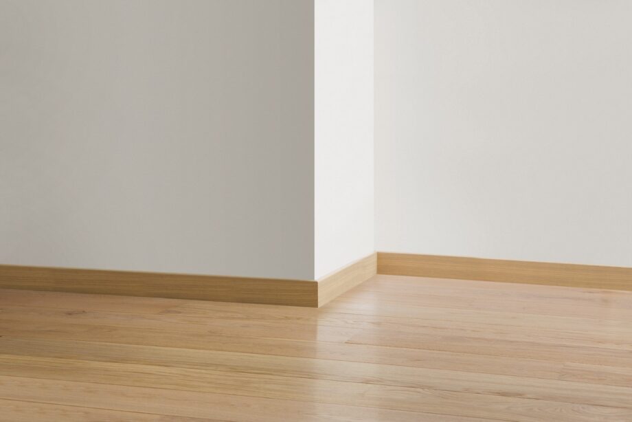Puujalkalista Quick-Step White Daisy Oak Extra Matt parketille, viilutettu, 16x80x2400 mm